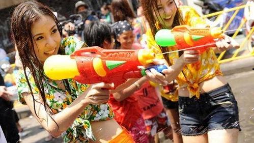 泼水节成人水枪水炮视频,成人水枪水炮大战精彩瞬间